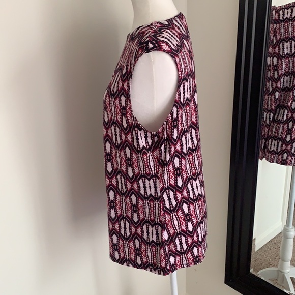 Sleeveless draped blouse - Picture 5 of 7